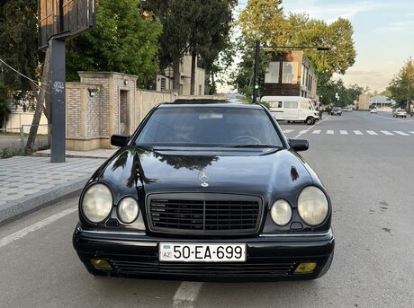 Mercedes E 240