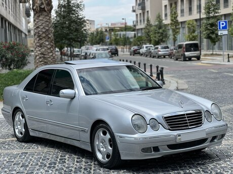 Mercedes E 220