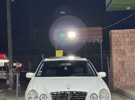 Mercedes E 200