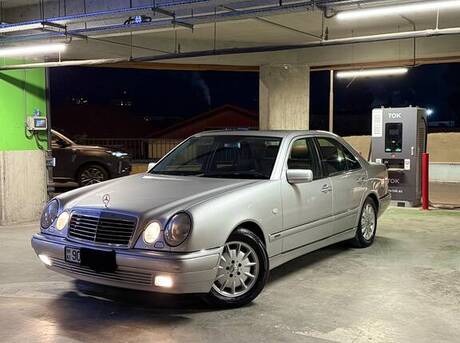 Mercedes E 240