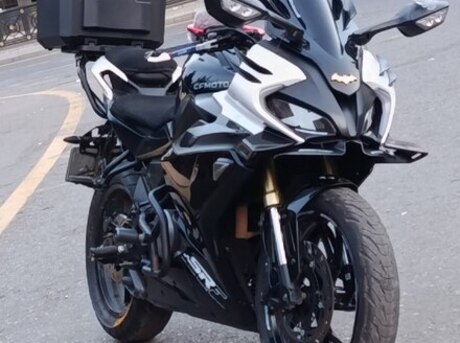 CFMOTO 250 SR
