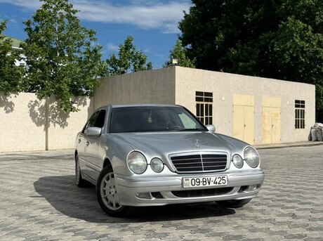 Mercedes E 220