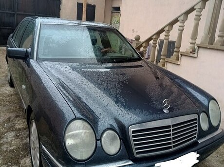 Mercedes E 240