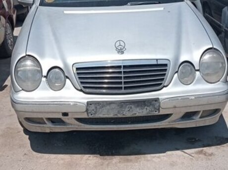 Mercedes E 200