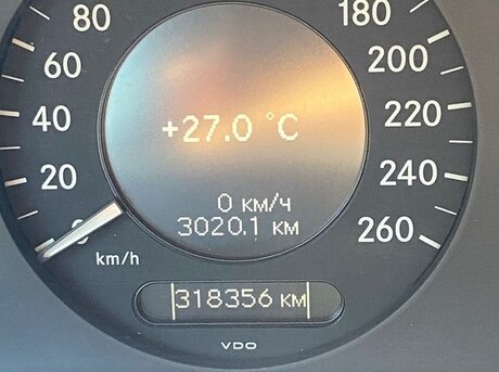 Mercedes E 220