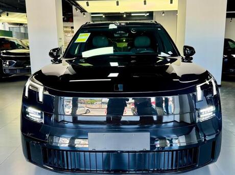 Lynk & Co 900