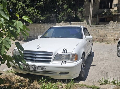 Mercedes C 200
