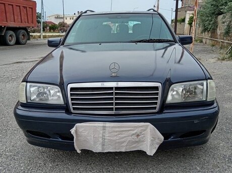 Mercedes C 200