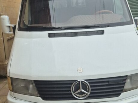 Mercedes Sprinter 208