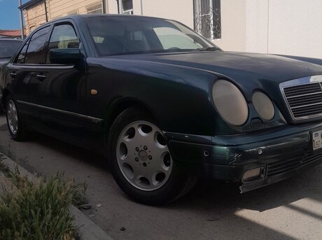 Mercedes E 200