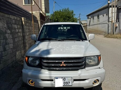 Mitsubishi Pajero io