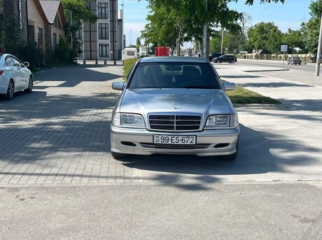 Mercedes C 200