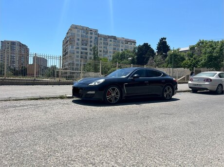 Porsche Panamera 4S