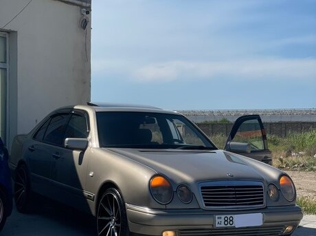 Mercedes E 240