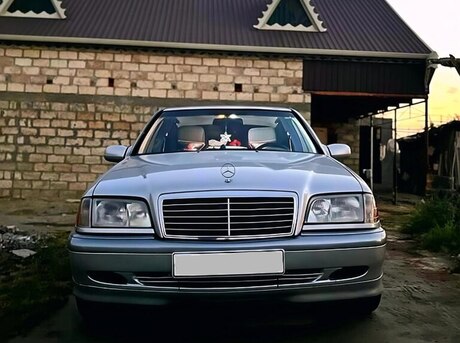 Mercedes C 240