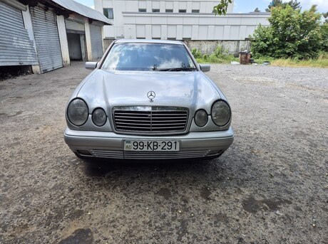 Mercedes E 240