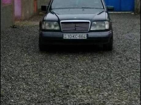 Mercedes 220 E