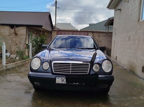Mercedes E 200