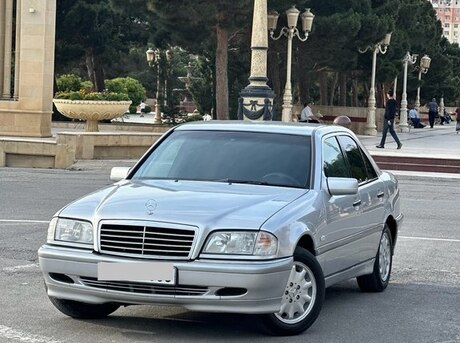 Mercedes C 240