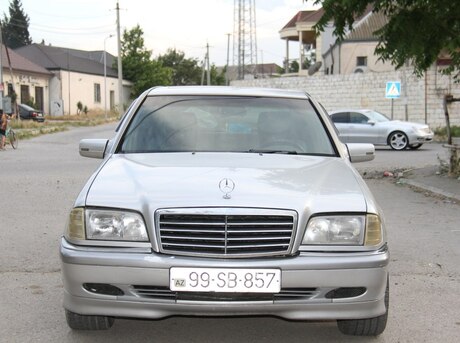 Mercedes C 230