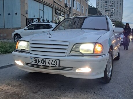 Mercedes C 200