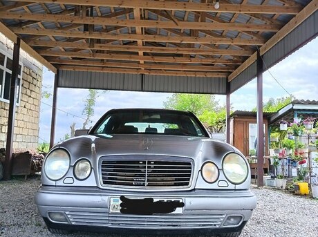 Mercedes E 220