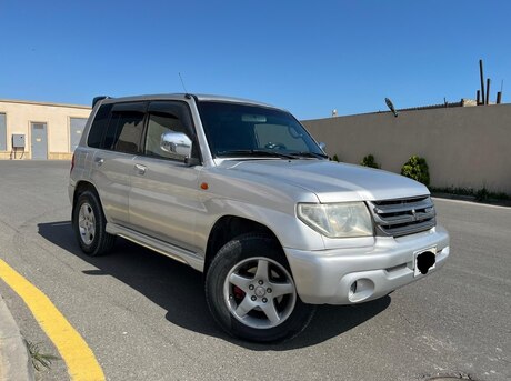 Mitsubishi Pajero io