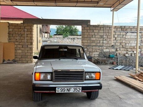 LADA (VAZ) 2107