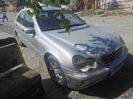 Mercedes C 200