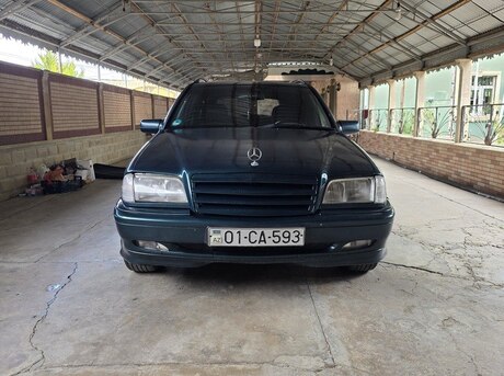 Mercedes C 200