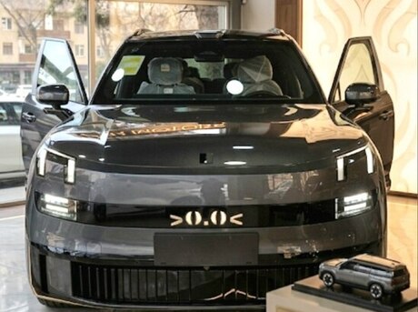 Lynk & Co 900