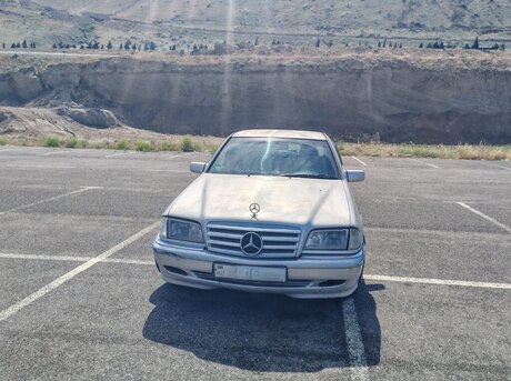 Mercedes C 240