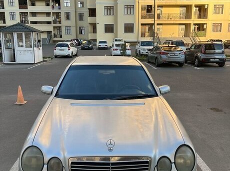 Mercedes E 230