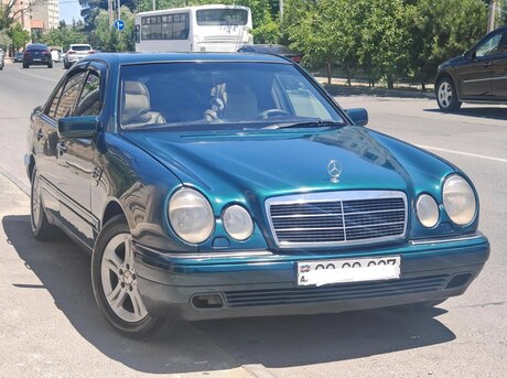 Mercedes E 200