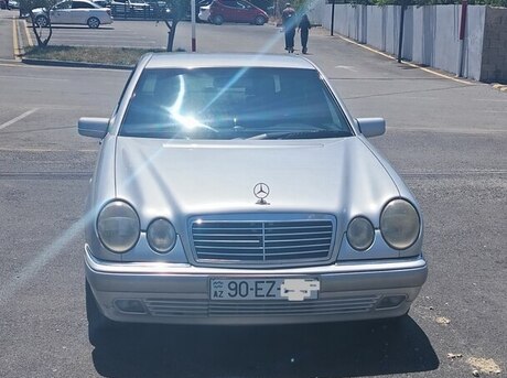 Mercedes E 240