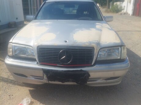 Mercedes C 200