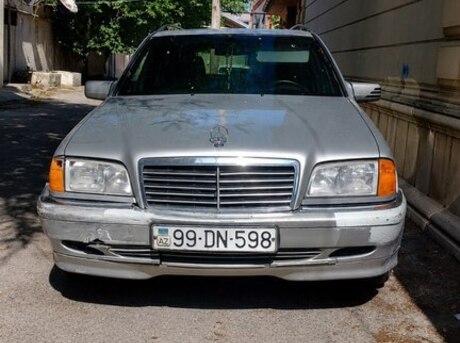 Mercedes C 200