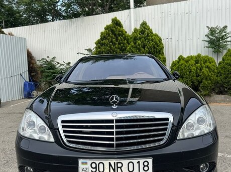 Mercedes S 550