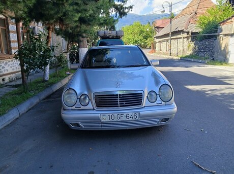 Mercedes E 230