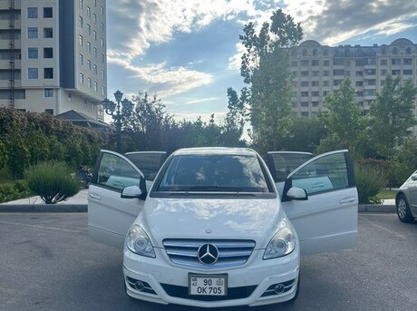 Mercedes B 180
