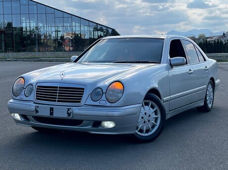Mercedes E 230