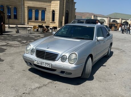 Mercedes E 270