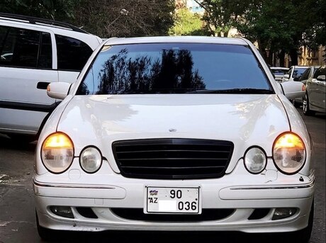 Mercedes E 240