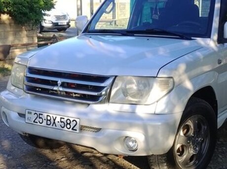 Mitsubishi Pajero io