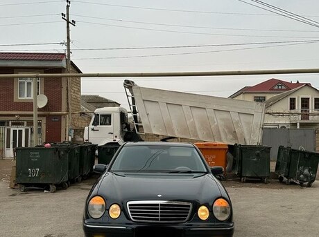 Mercedes E 320