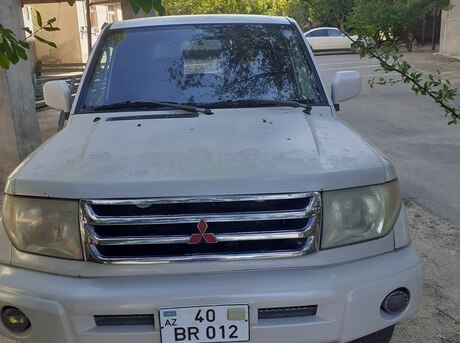 Mitsubishi Pajero io