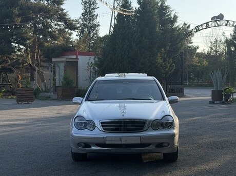 Mercedes C 200
