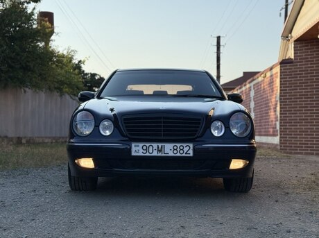 Mercedes E 220
