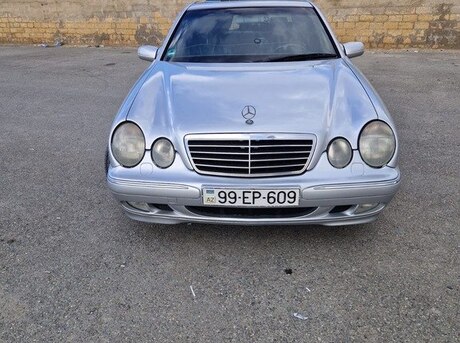 Mercedes E 200