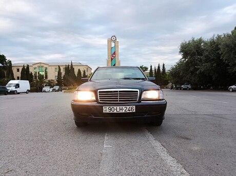 Mercedes C 180